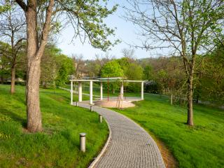 Pavilon v parku Sacre Coeur