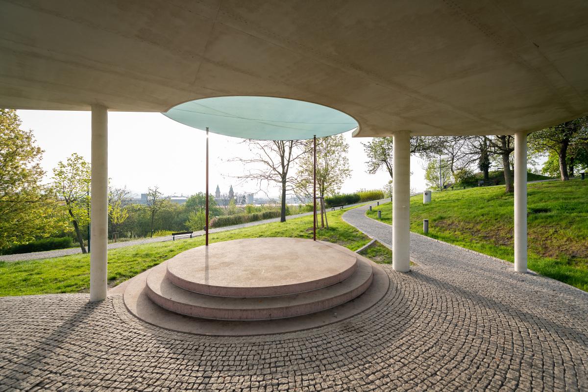 Pavilon v parku Sacre Coeur